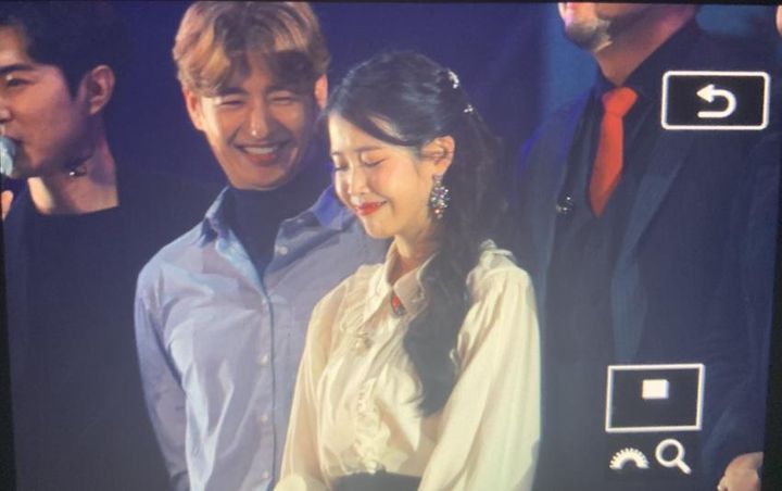오늘자 아이유 흙흙 | 인스티즈