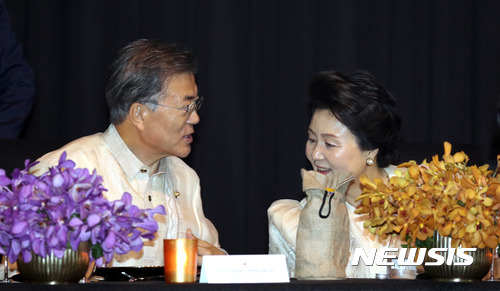 필리핀 아세안 정상회의 갈라 만찬장 쑤기 여사님 의상이 ㄷㄷㄷ | 인스티즈