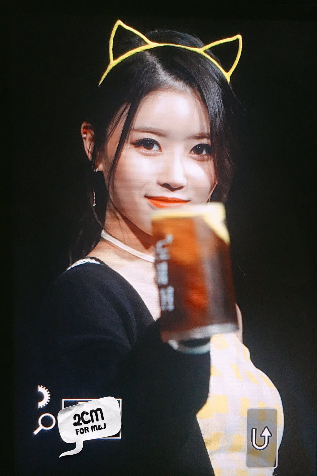 노란 원피스에 고양이 머리띠를 쓴 러블리즈 미주.jpgif | 인스티즈