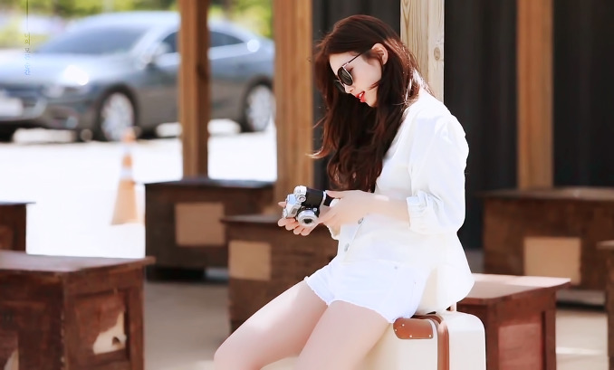 선글라스가 은근히 잘어울리는 수지.gif | 인스티즈