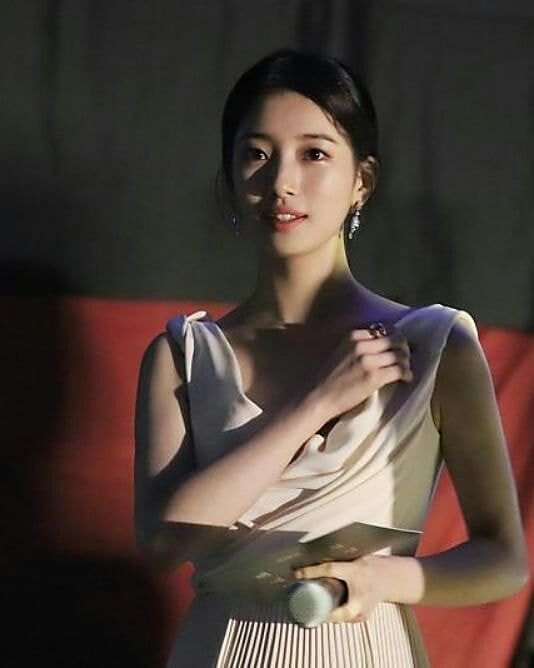 수지가 백상예술대상에서 입은 디올 드레스의 숨겨진 비밀 | 인스티즈