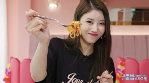 [러블리즈] 부산가는길인데 옥천휴게소에서 잠깐 쉬고 밥먹고 갈거라 미주 | 인스티즈