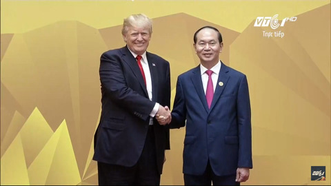 11/11 APEC 정상회의 본회의 세션에 참석한 문재인 대통령 | 인스티즈