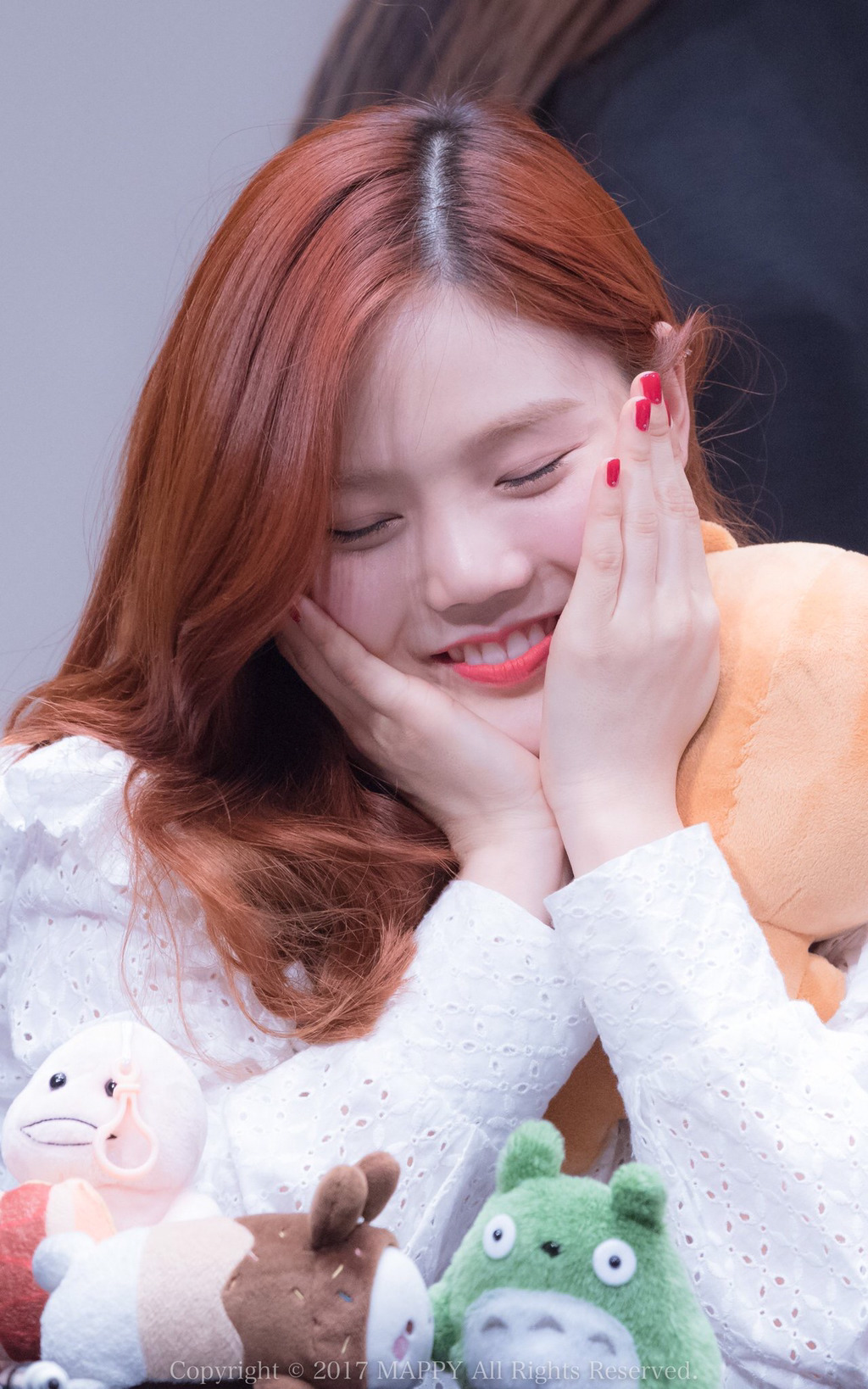 [오마이걸] 비도오고 해서 좀 쌀쌀해진 것 같아서 효정이 | 인스티즈