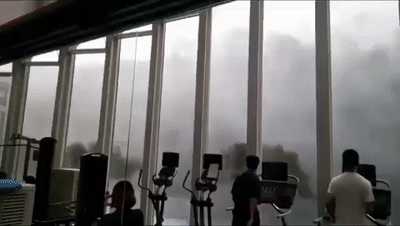 비 오는 날 헬스장.gif | 인스티즈