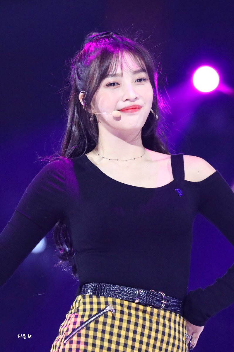 앞머리 내린 큐티섹시 체크 조이.jpgif | 인스티즈