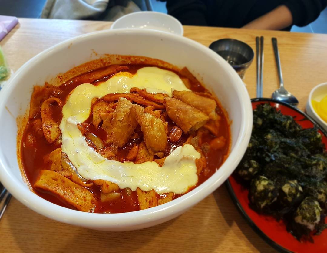 엽떡 혼자 다 먹을 수 있다 vs 없다.jpg | 인스티즈