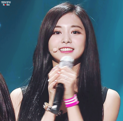 트와이스 쯔위 미모 터지던날.gif | 인스티즈