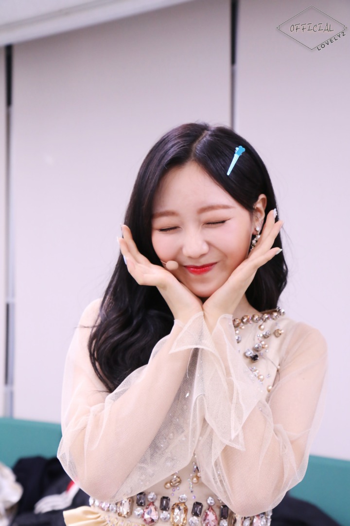 [러블리즈] 퇴근길 버스가 생각보다 널널해서 수정이 | 인스티즈