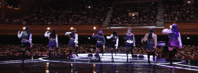 영화의 한장면 같은 청룡영화제 트와이스 축하공연.gif | 인스티즈