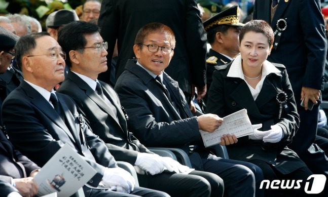 다카기 마사오 추도식 참석한 이언주.jpg | 인스티즈