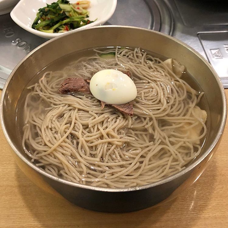 유명냉면 이미지