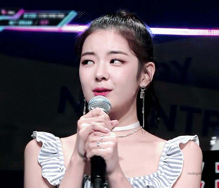 웃을때 댕댕이같은 ITZY 리아.gif | 인스티즈