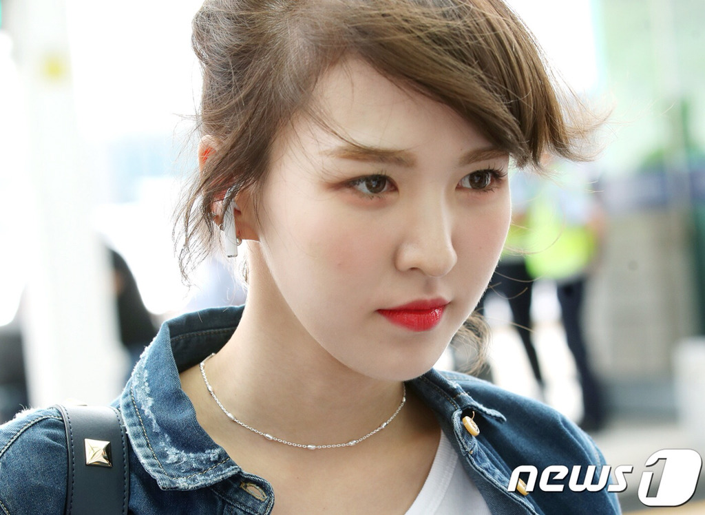 바람 부는 공항의 레드벨벳 웬디.jpg | 인스티즈