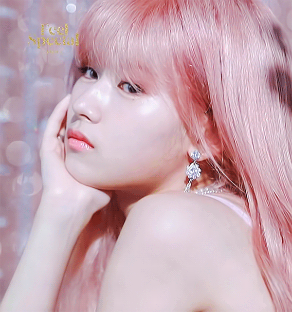 여전히 사람홀리는 사나의 눈빛ㄷㄷㄷ.gif | 인스티즈