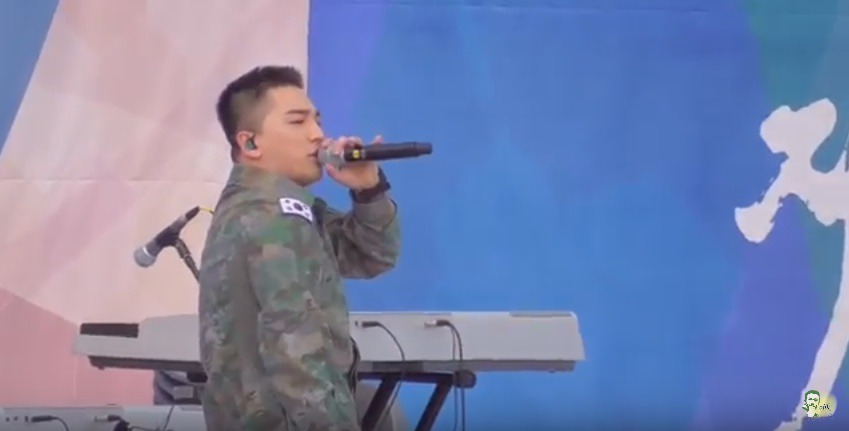 일병을 보는 병장의 눈빛.jpg | 인스티즈