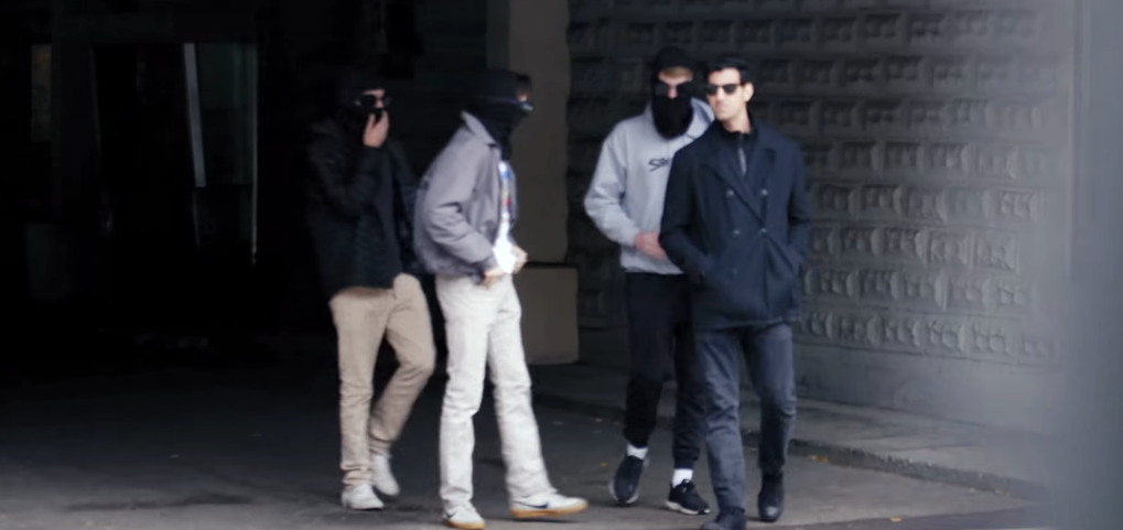 캡틴 아메리카가 하이드라의 비밀 기지에서 도움을 청한다면? | 인스티즈