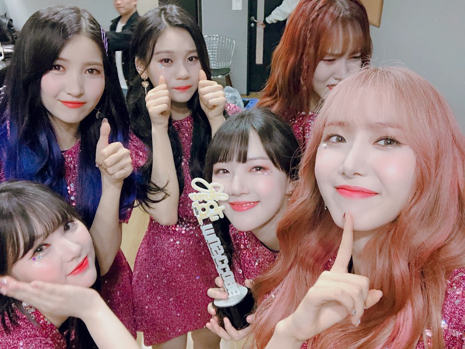 울고있는 유주를 본 여자친구 멤버들 반응 GIF | 인스티즈