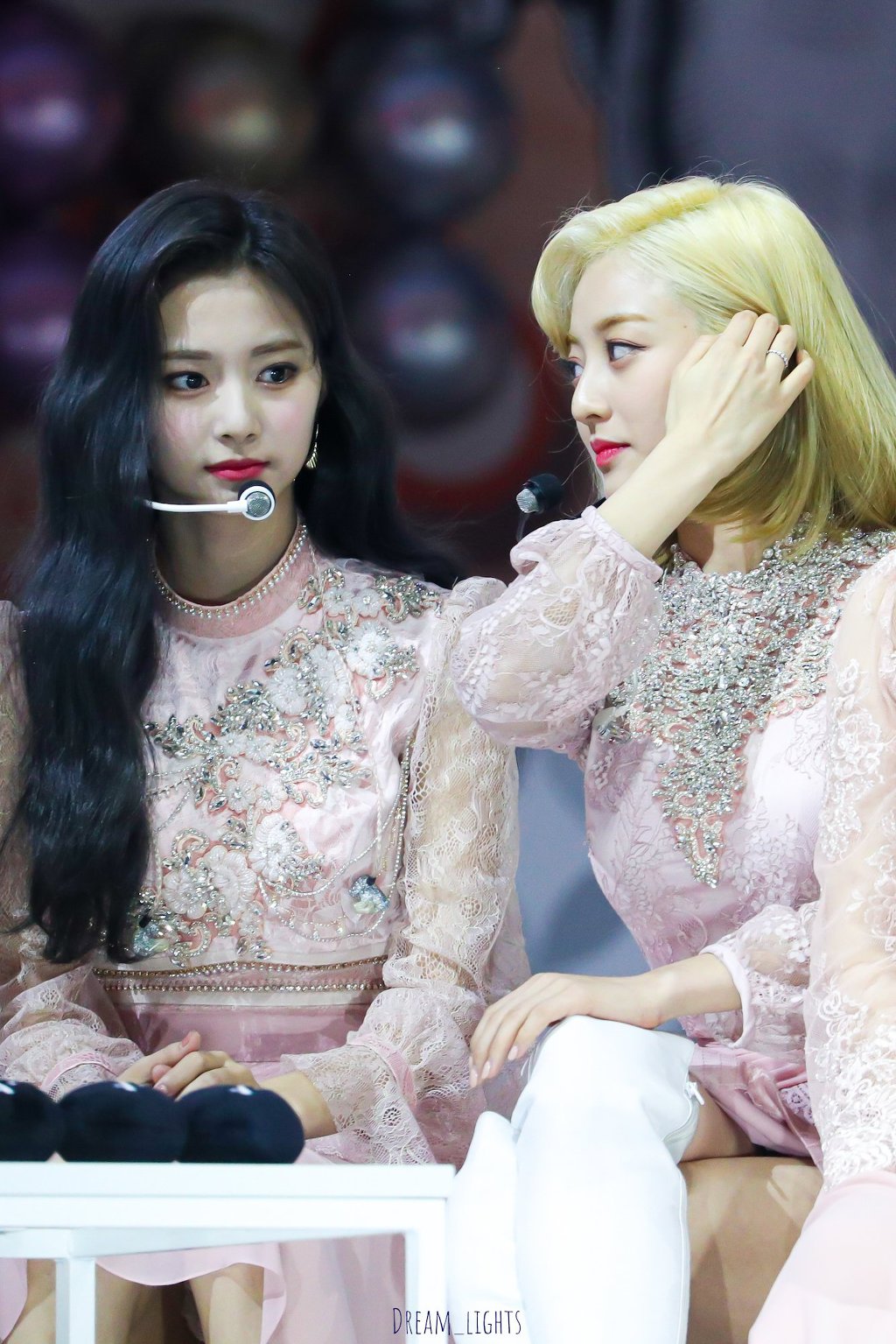 어제 골든디스크어워즈 트와이스 쯔위의 미모ㄷㄷㄷ.jpgif | 인스티즈